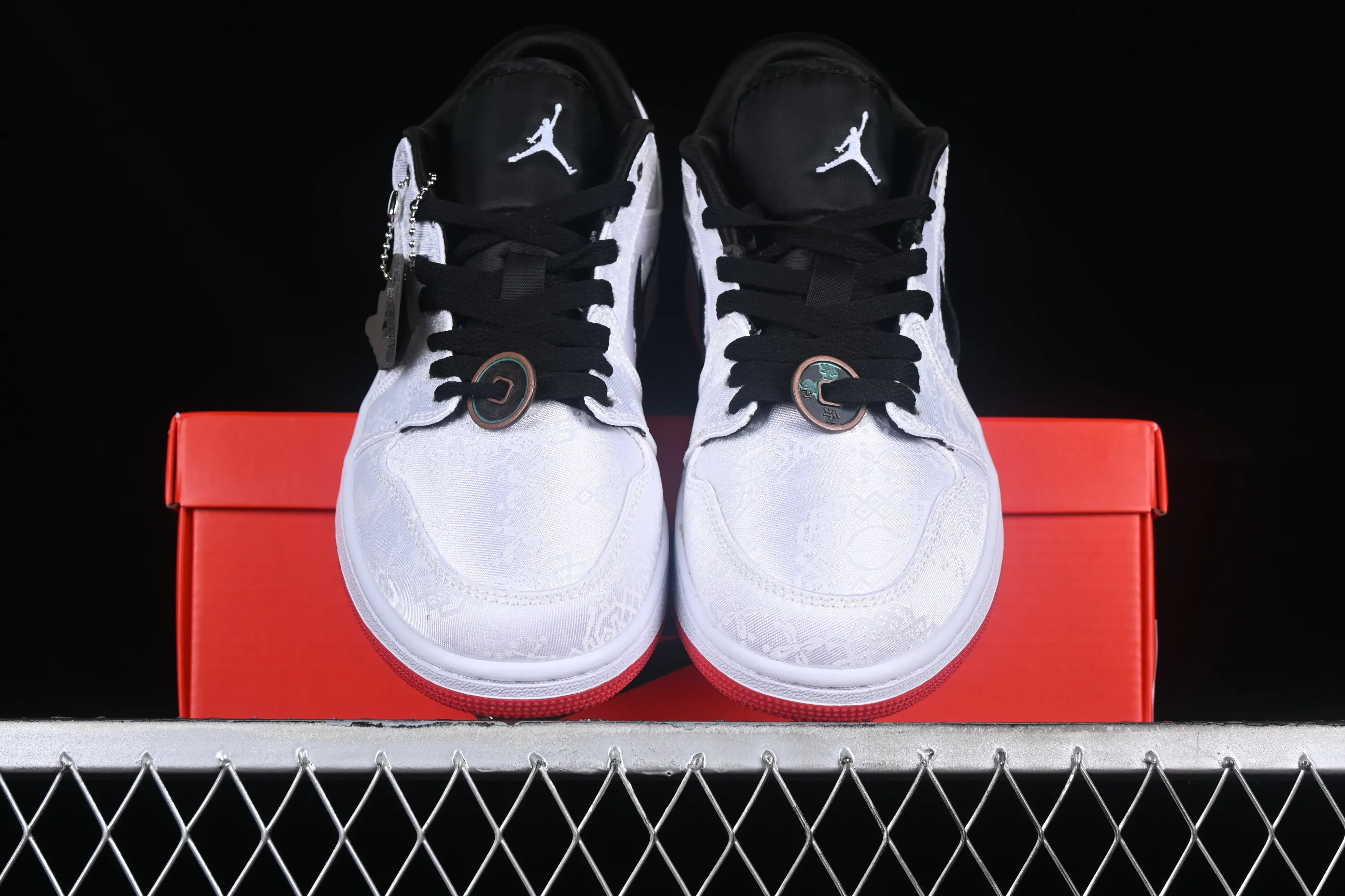 All categories Air Jordan Jordan series basketball shoes Air Jordan 1 Low Z version CLOT x Air Jordan 1 Low "Fearles" AJ1 Joe 1 white silk low-top cultural casual sneakers CU2804-100